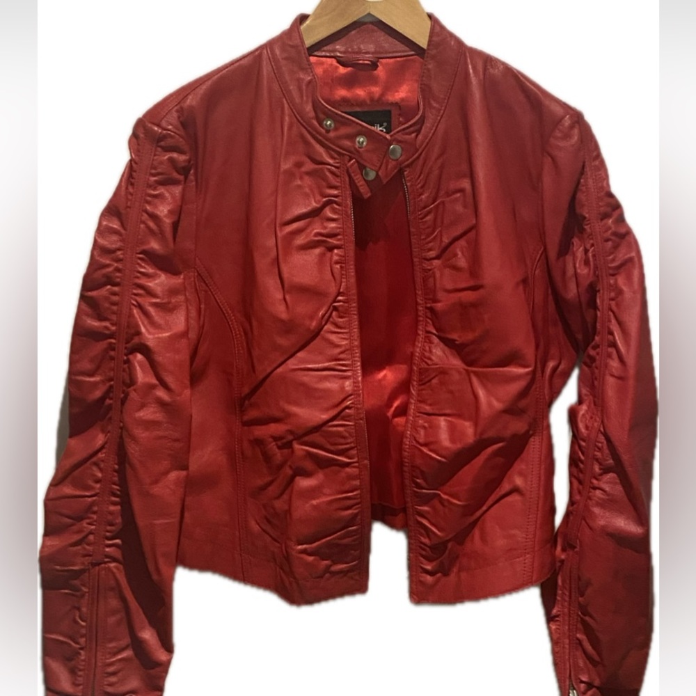 90’s Rouged 💯 % Leather Super well made Red Lined Jacket. Sz M